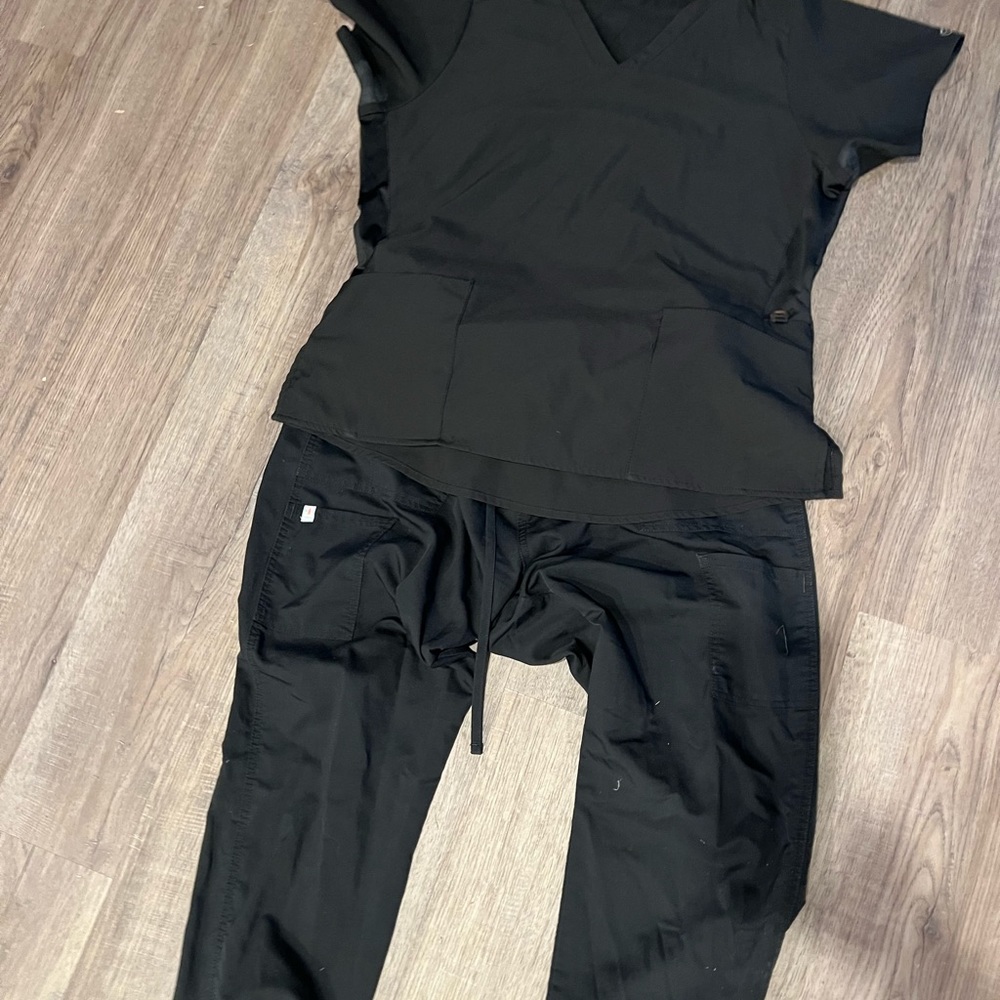 Black large scrub SET